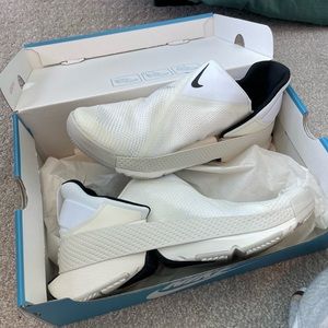 White Nike Go Flyease perfect condition shoes.